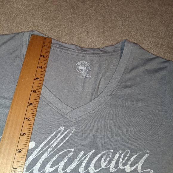 SOLD!!!!! ❌❌Nwts rivalry threads Villanova Wildcats grey v-neck t-shirt - Picture 10 of 14